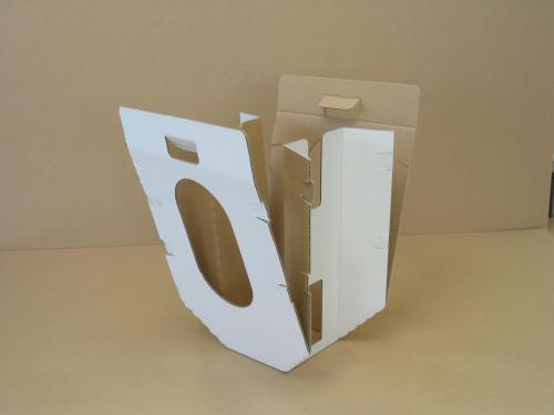 化粧品POPを組み立てた状態で緩衝梱包