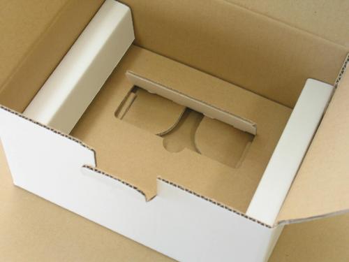 サイズの異なるダンベルを兼用梱包できる箱